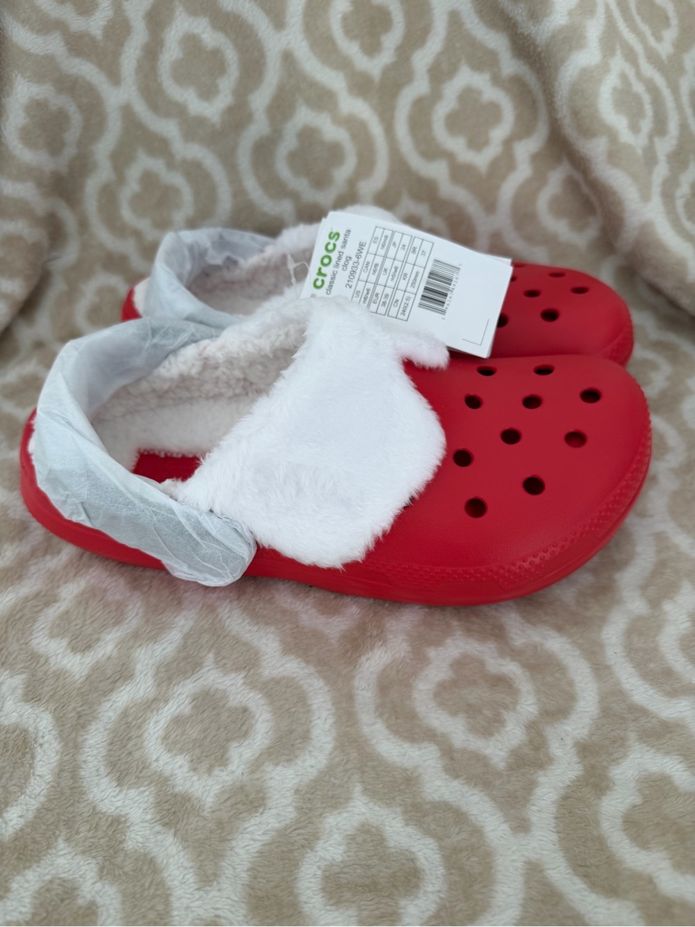 Crocs Womens Classic Lined Clog in Red with White Faux Fur Santa crocs size 8 - Picture 2 of 4